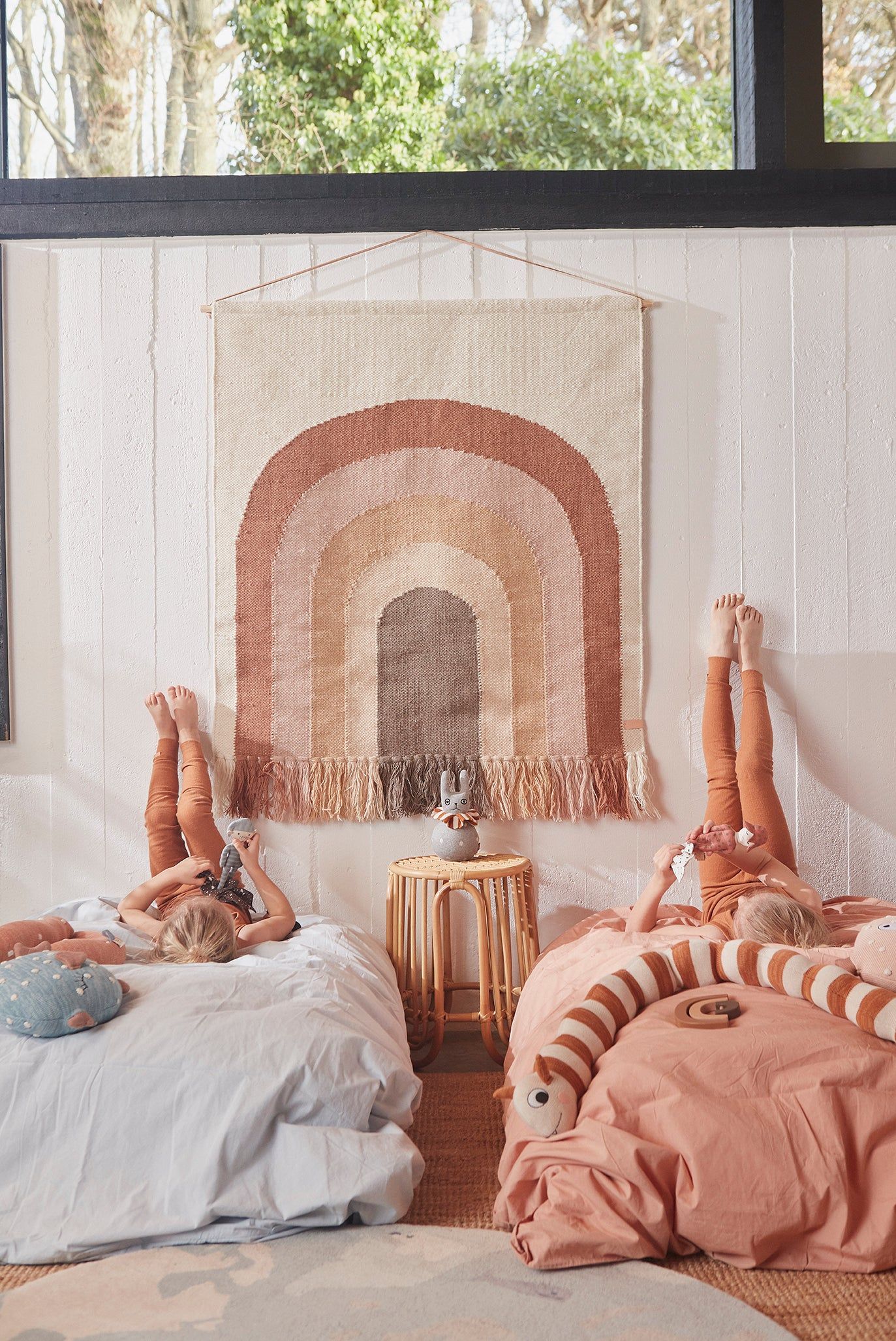 Oyoy lebender Regenbogenhocker