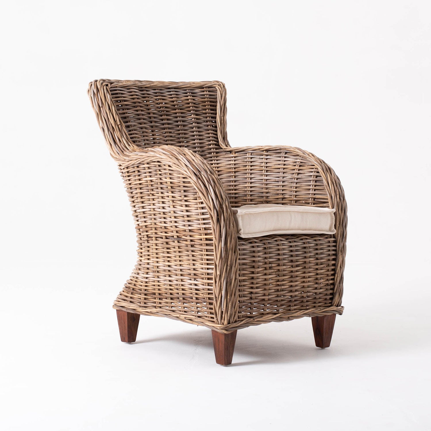 Wickerworks Baron Wicker Chair mit Kissen (verkauft als Paar)