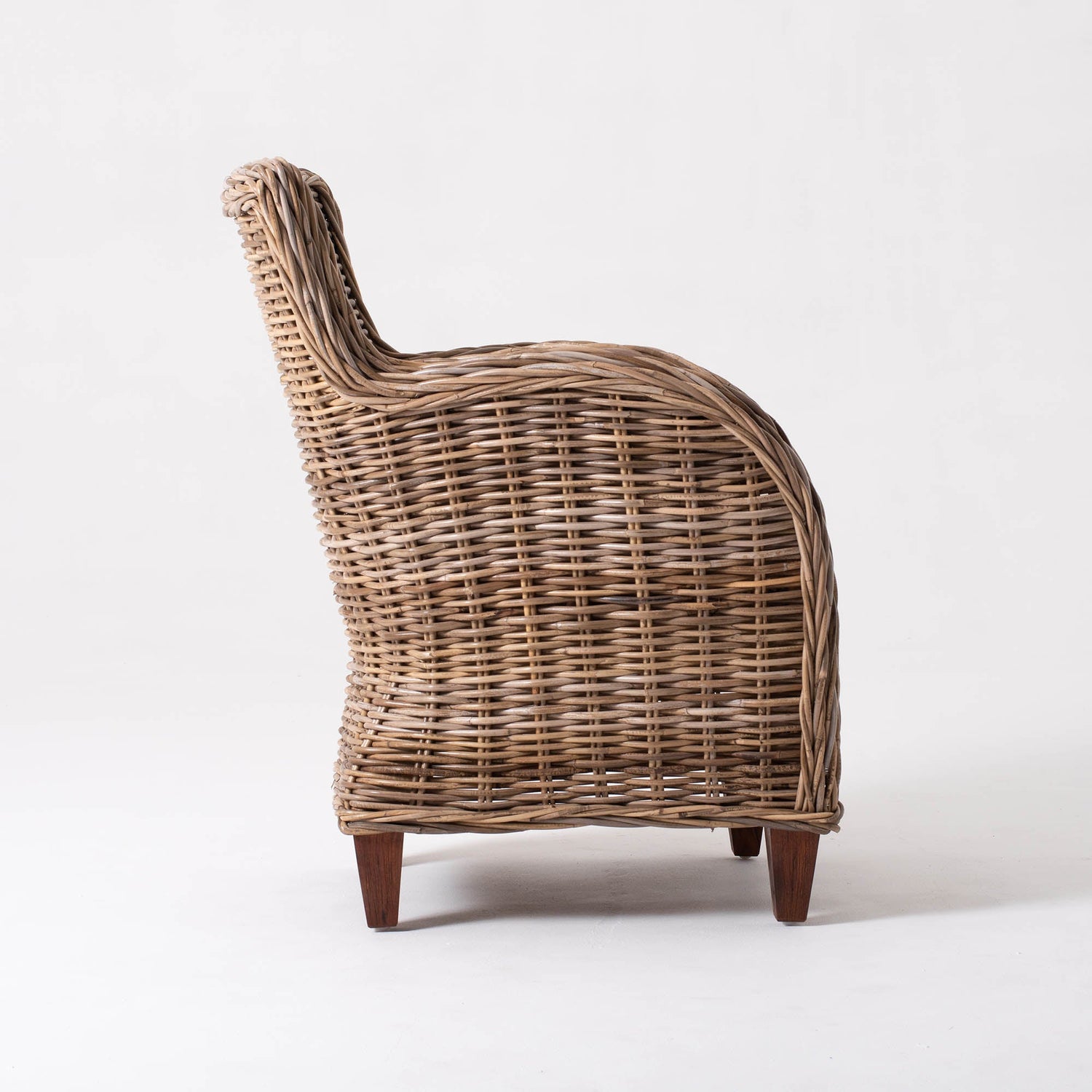 Wickerworks Baron Wicker Chair mit Kissen (verkauft als Paar)