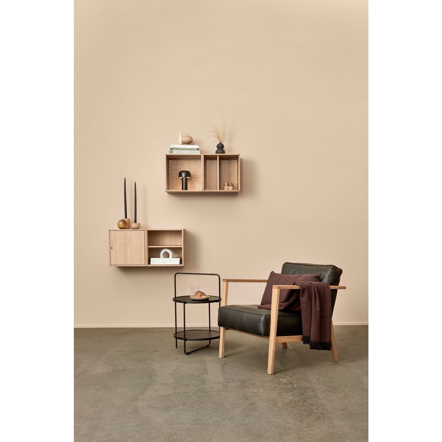 Andersen Möbel - LC1 Lounge Stuhl - Schwarzes Leder/Rahmen in Eiche