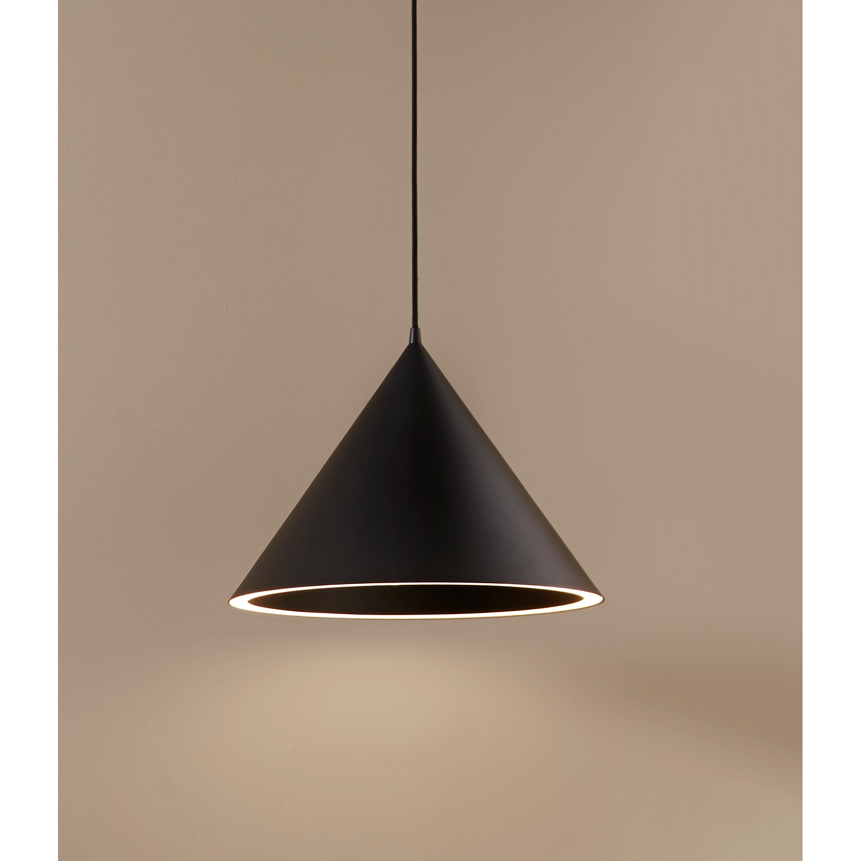 WOUD - Annular pendant (Large) - Black - WOUD - DesignGaragen.dk