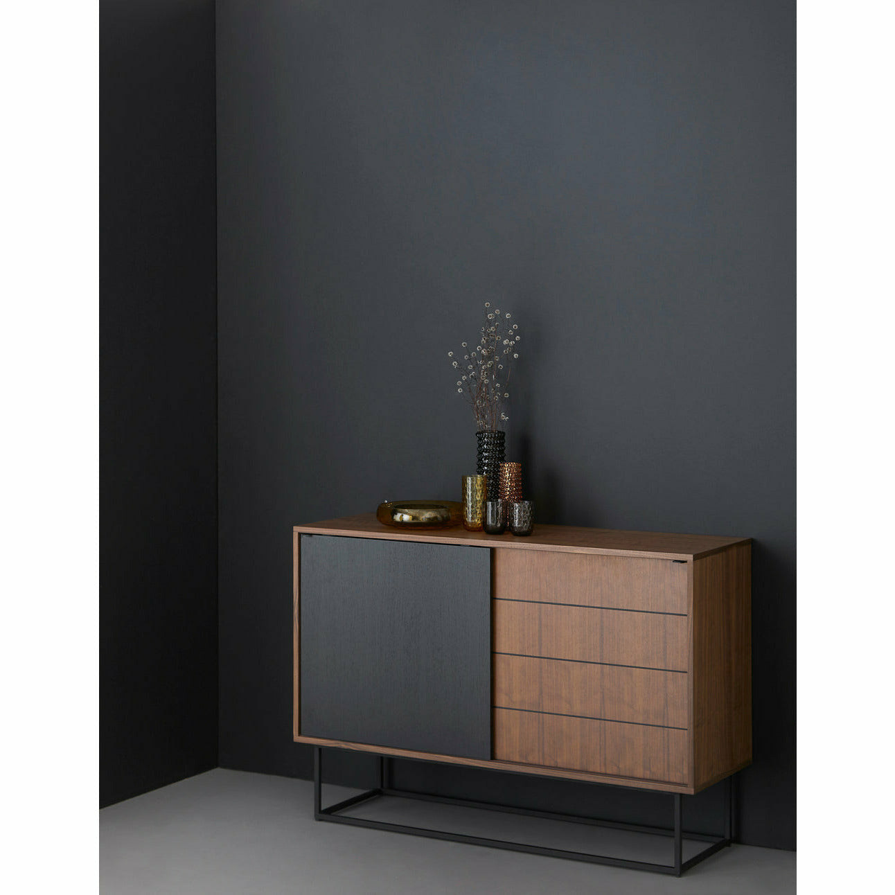 Woud - Virka Sideboard (hoch) - Walnuss/Schwarz