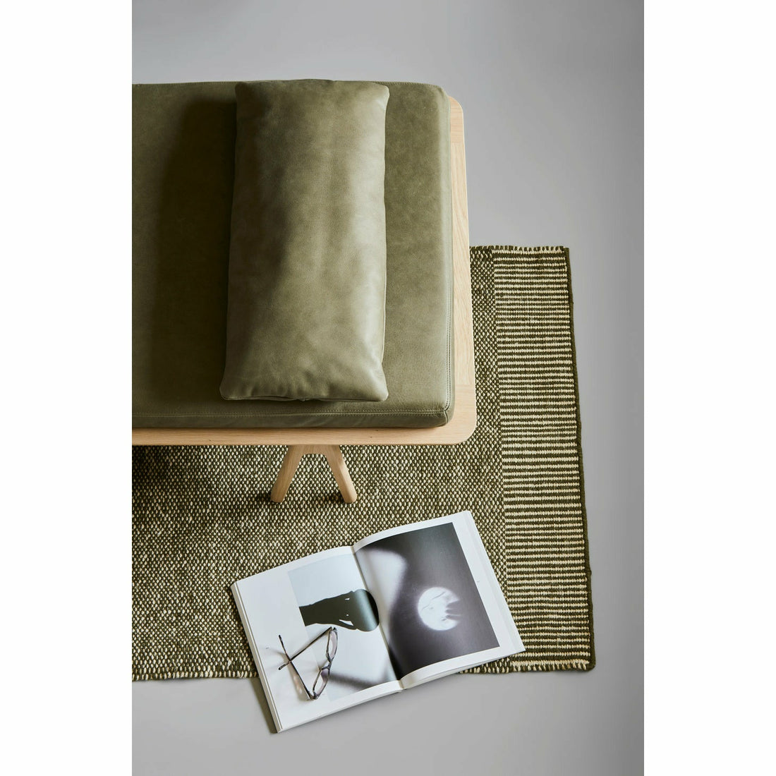 WOUD - Level daybed - Moss green/black 190x76,50x41 cm - WOUD - DesignGaragen.dk