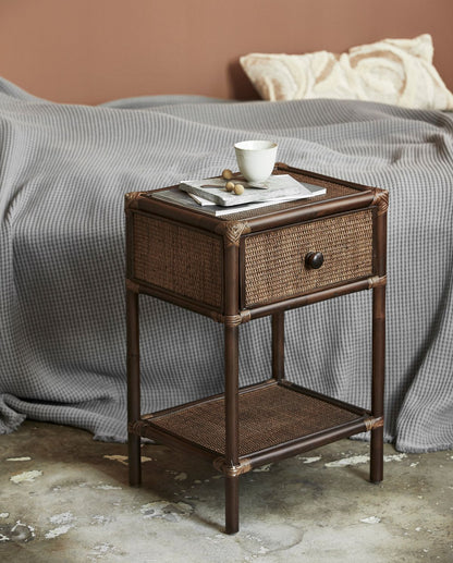 Hayes Side Tisch/Nachttisch in Rattan - Brown