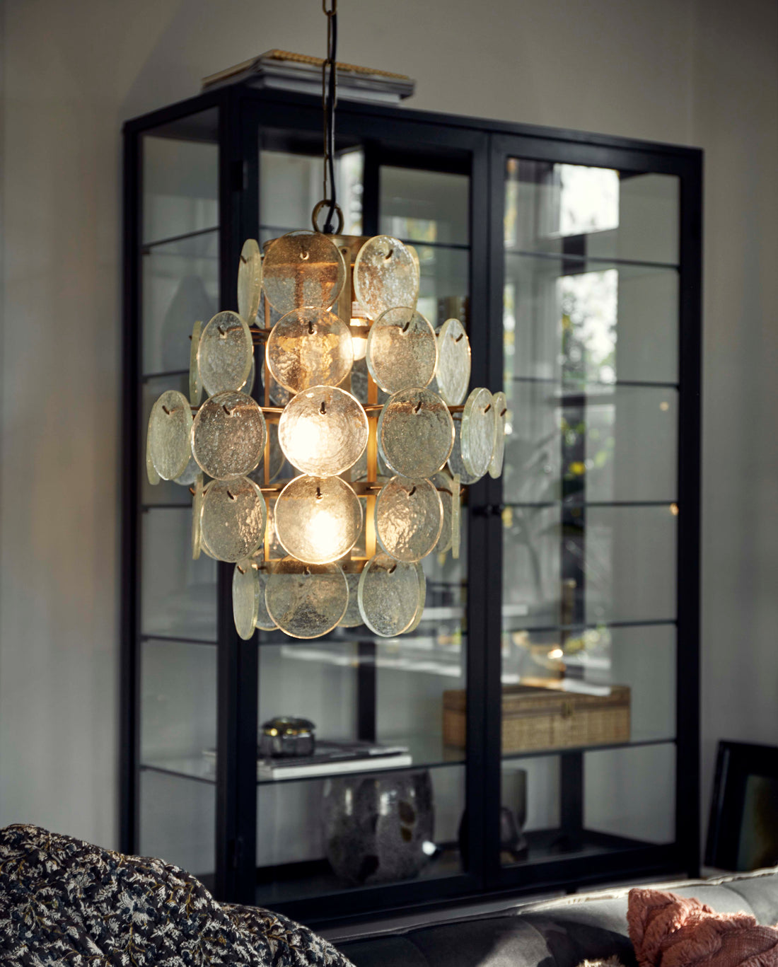 Anhänger in goldenem Eisen und klarem Glas - H50 cm