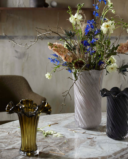 Helle Vase, Glas - rohes Weiß